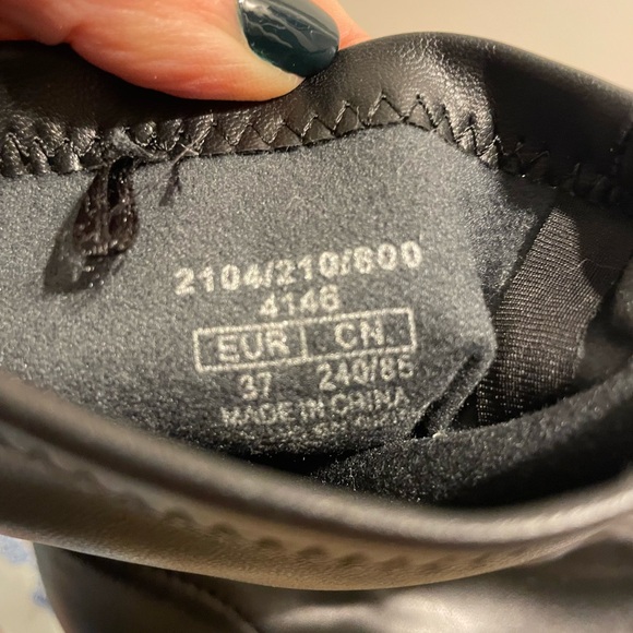 Zara size 7 Slip On Booties Kitten Heel ✨✨ - Picture 3 of 9